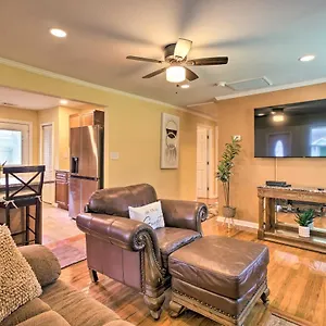  Holiday home Updated Hideaway With Luxury Backyard!